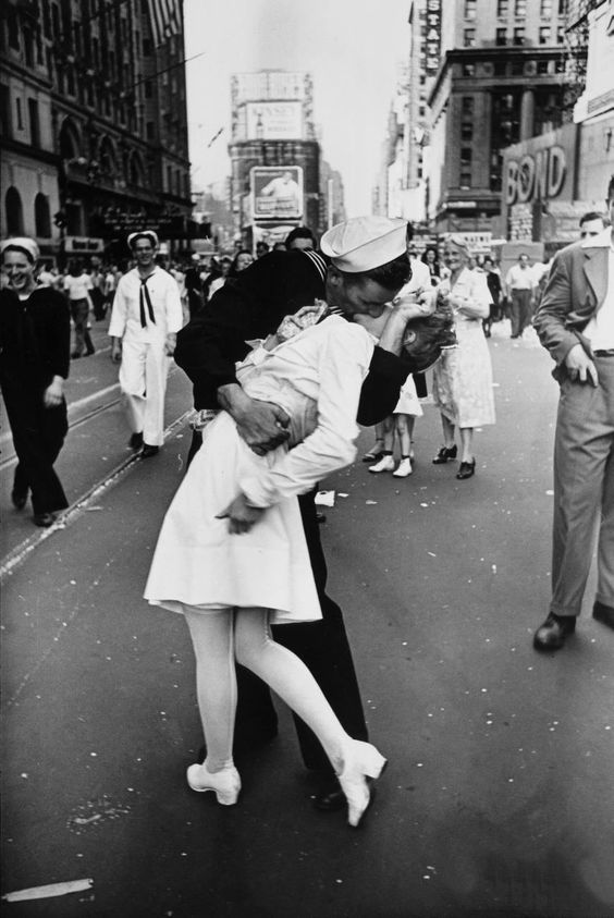 Times Square Kiss El Beso” Alfred Eisenstaedt, 1945