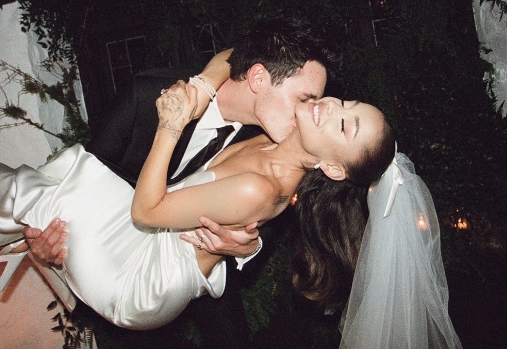 Ariana Grande publica fotos de su boda con Dalton Gomez