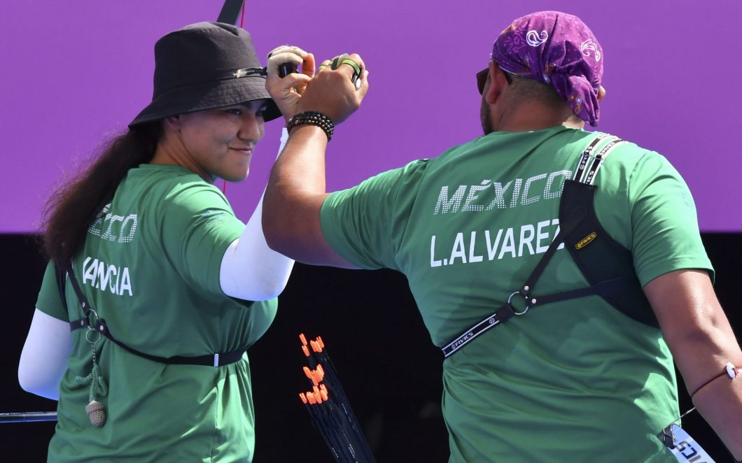 Alejandra Valencia y Luis Álvarez ganan medalla de bronce en tiro con arco