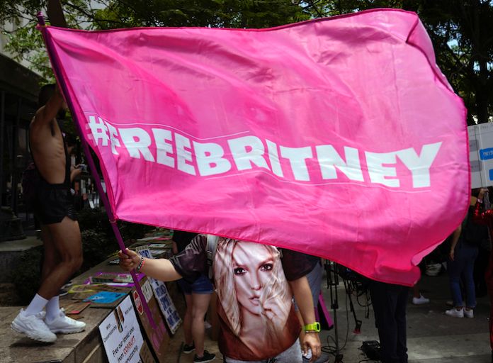 Papá de Britney Spears renuncia a ser su tutor legal