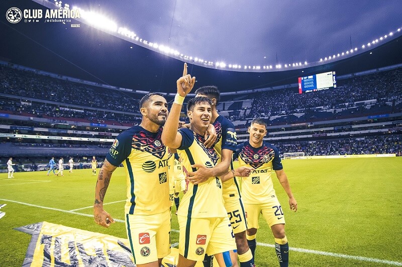 Clásico Capitalino termina entre riñas en la tribuna (Twitter: @ClubAmérica)