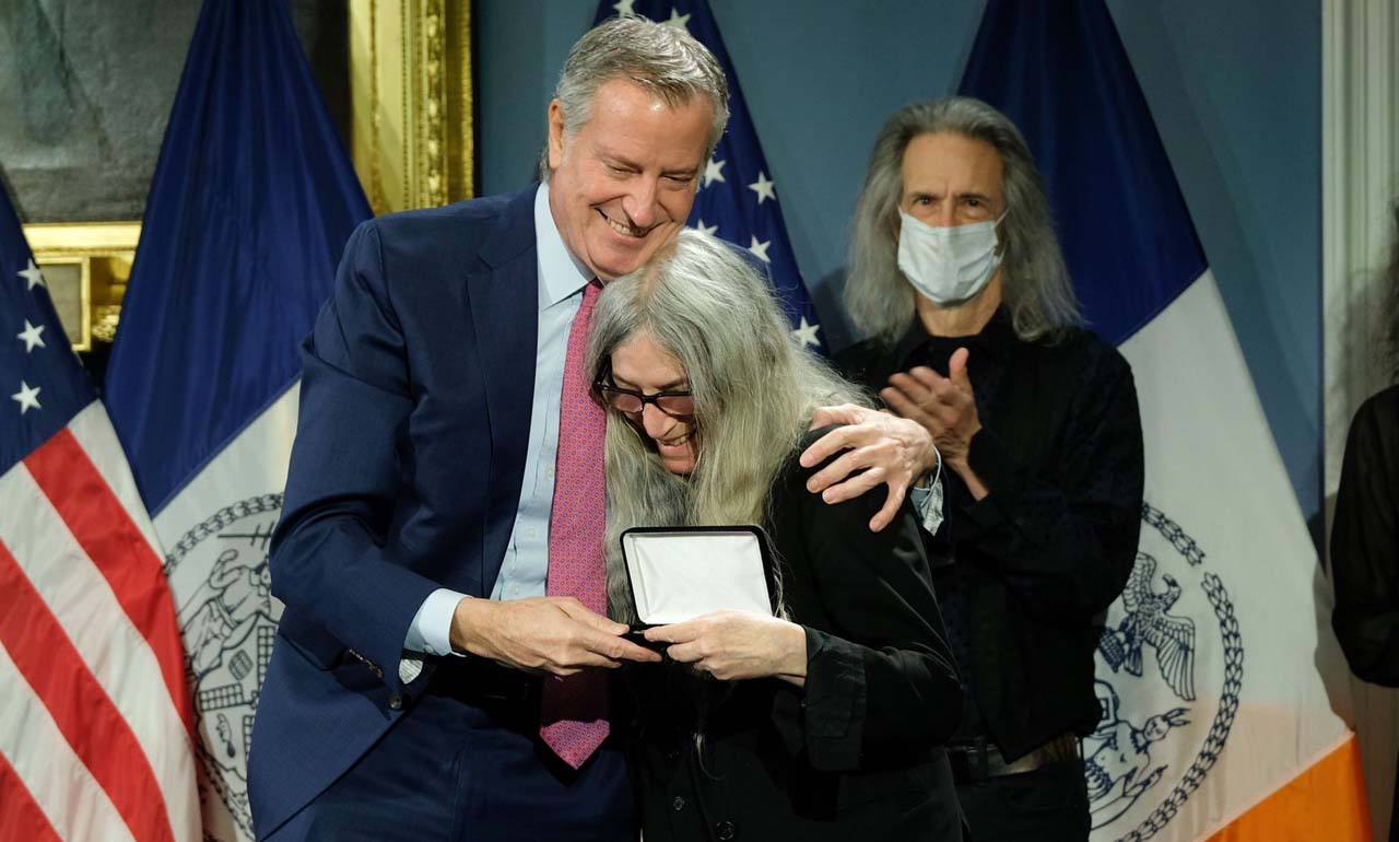 Patti Smith recibe la llave de la ciudad de Nueva York