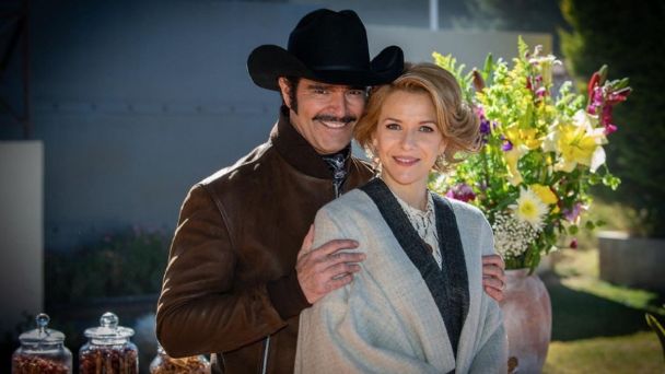 Televisa estrena -en tiempo y forma- su serie sobre Vicente Fernández