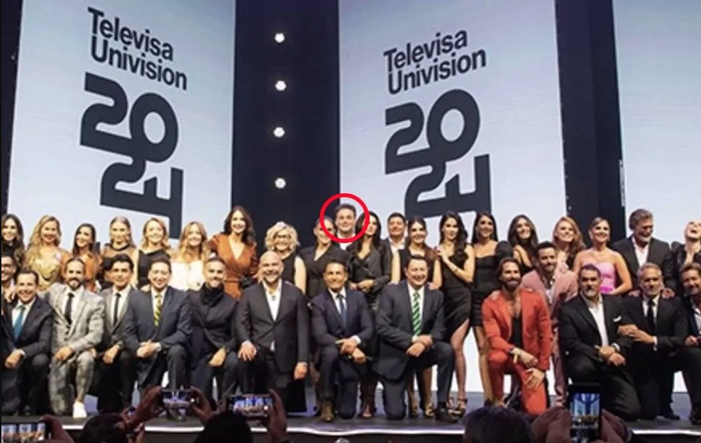 David Faitelson posa en foto grupal de Televisa
