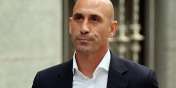 FIFA inhabilita a Luis Rubiales por tres años