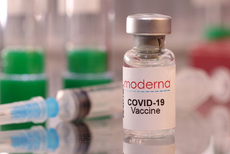 FILE PHOTO: A vial labelled "Moderna COVID-19 Vaccine" is seen in this illustration taken January 16, 2022. REUTERS/Dado Ruvic/Illustration/File Photo