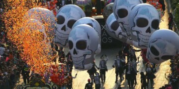 Estas estaciones del Metro y Metrobús estarán cerradas por el Desfile de Día de Muertos 2023