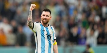 Messi subasta camisetas que suó en Qatar 2022