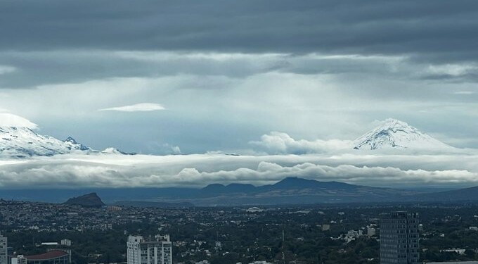 Popocatépetl e Iztaccíhuatl amanecen cubiertos de nieve