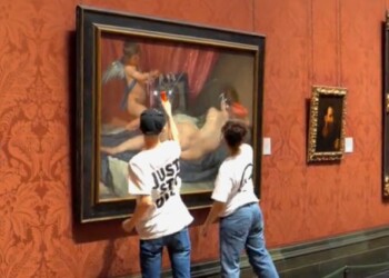 ‘La venus del espejo’, de Velázquez, es atacado por activistas contra el clima en Londres