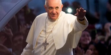 El Vaticano autoriza bendición a parejas del mismo sexo