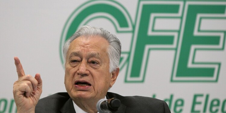 Fotografía del titular de la Comisión Federal de Electricidad (CFE) mexicana, Manuel Bartlett. EFE/Mario Guzmán/Archivo