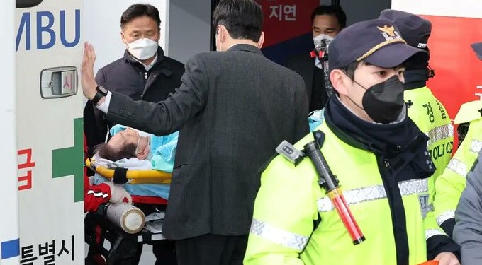 Apuñalan a Lee Jae-myung, líder opositor de Corea del Sur