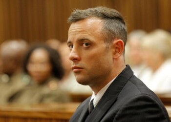 Oscar Pistorius, acusado del asesinato de su novia en 2013, sale de prisión