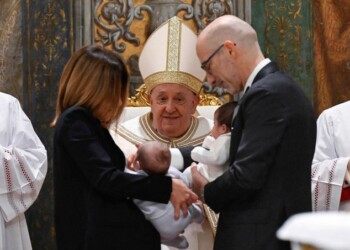 Papa Francisco pide "la prohibición universal" de la gestación subrogada