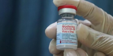 Walmart pone a la venta vacunas anticovid de Moderna