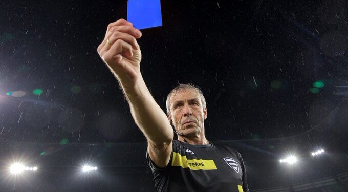 La tarjeta azul será una realidad en el futbol