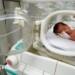 Muere la bebé rescatada del vientre de su madre tras un ataque israelí en Gaza