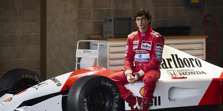 SENNA. (L to R) Gabriel Leone as Ayrton Senna in Senna. Cr. Alan Roskyn/Netflix ©2024