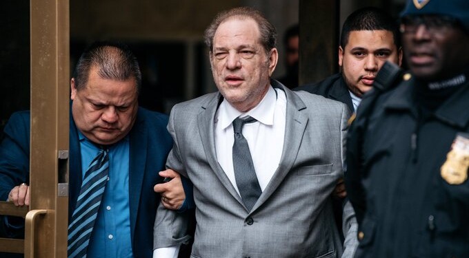 Tribunal anula la condena contra Harvey Weinstein; ordena nuevo juicio