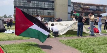Estudiantes de la UNAM inician plantón en protesta a favor de Palestina