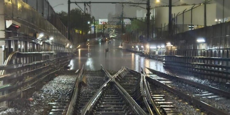 Suspenden tramo de Línea A del Metro por inundación