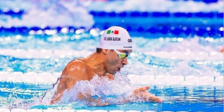 Mexicano se mete a semifinales de natación en París 2024