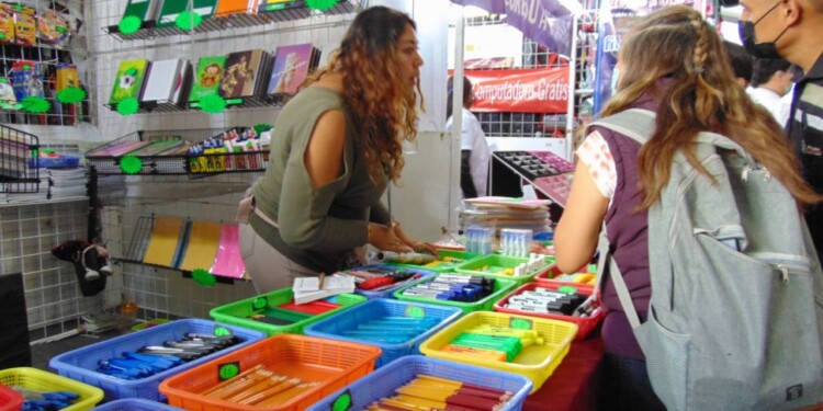 Arranca la sexta edición de la Feria de Regreso a Clases en Iztapalapa