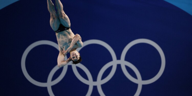 Osmar Olvera avanza a semifinal de trampolín 3 metros en París 2024; Kevin Muñoz es eliminado