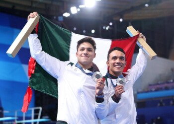 Osmar Olvera y Juan Celaya ganan medalla de plata en trampo