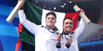 Osmar Olvera y Juan Celaya ganan medalla de plata en trampo