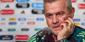 Hospitalizan a Javier Aguirre a horas del partido amistoso