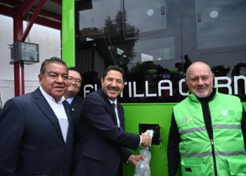 Martí Batres da banderazo de salida a los primero autobuses eléctricos de la RTP