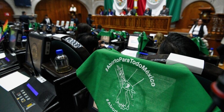 Aprueban la despenalización del aborto en el Edomex