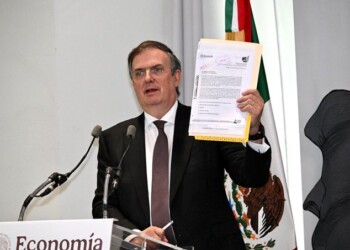 Ebrard presenta denuncia para iniciar extinción de dominio en Izazaga 89