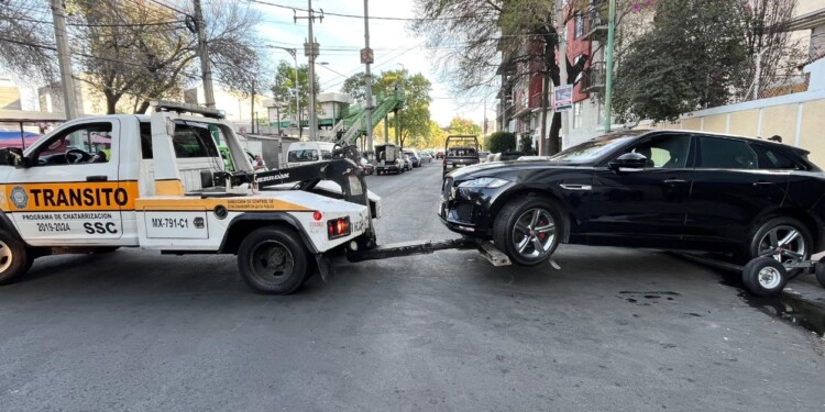 Camioneta con reporte de robo era exhibida en el Museo del Automóvil