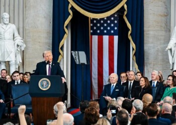 Washington (United States), 20/01/2025.- US President Donald Trump speaks during the inauguration of Donald Trump as the 47th president of the United States takes place inside the Capitol Rotunda of the U.S. Capitol building in Washington, D.C., USA, 20 January 2025. It is the 60th U.S. presidential inauguration and the second non-consecutive inauguration of Trump as U.S. president. (Estados Unidos) EFE/EPA/KENNY HOLSTON / POOL