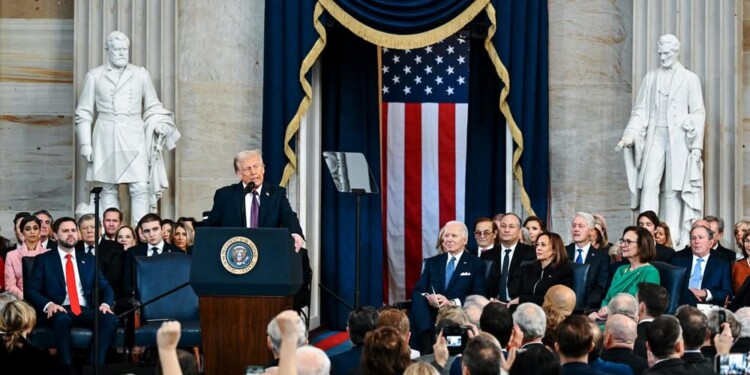 Washington (United States), 20/01/2025.- US President Donald Trump speaks during the inauguration of Donald Trump as the 47th president of the United States takes place inside the Capitol Rotunda of the U.S. Capitol building in Washington, D.C., USA, 20 January 2025. It is the 60th U.S. presidential inauguration and the second non-consecutive inauguration of Trump as U.S. president. (Estados Unidos) EFE/EPA/KENNY HOLSTON / POOL