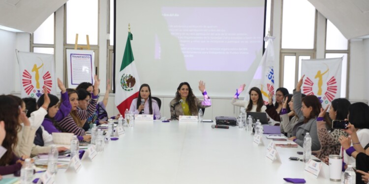 Alessandra Rojo de la Vega lidera la cuarta sesión del Gabinete Violeta, reafirmando el compromiso de la Alcaldía Cuauhtémoc en la lucha contra la violencia de género y la protección de mujeres y niñas.