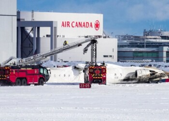 Avión de Delta vuelca en Toronto