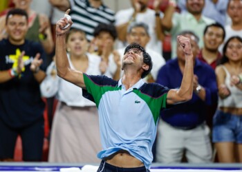 Rodrigo Pacheco celebra su histórica victoria en el Abierto Mexicano Telcel, convirtiéndose en el primer mexicano en ganar un partido del cuadro principal en Acapulco desde 2011.