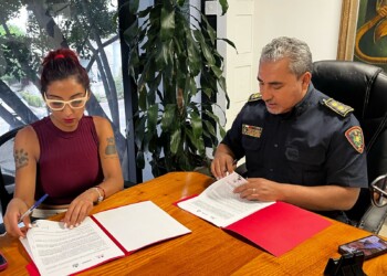 Firma de convenio entre el Heroico Cuerpo de Bomberos y AGATAN para mejorar el rescate y bienestar animal en la Ciudad de México.