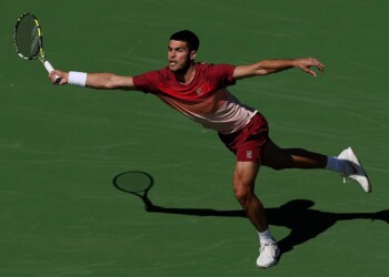 Carlos Alcaraz inicia con victoria en Indian Wells 2025, sumando 13 triunfos consecutivos en el torneo y buscando su tercer título seguido.