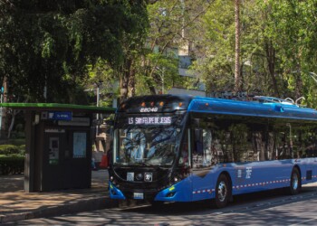 El Trolebús de la Ciudad de México celebra 74 años, consolidándose como una alternativa clave en el transporte público.