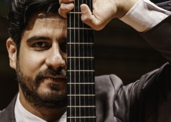 Disfruta el debut de Daniel Olmos y un programa con obras de Blas Galindo, Villa-Lobos y Schubert. ¡Un concierto imperdible en el corazón de CDMX!