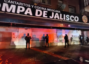 Autoridades capitalinas suspendieron 56 chelerías en cuatro alcaldías durante operativos del programa "La Noche es de Todos", reforzando la seguridad en espacios nocturnos.