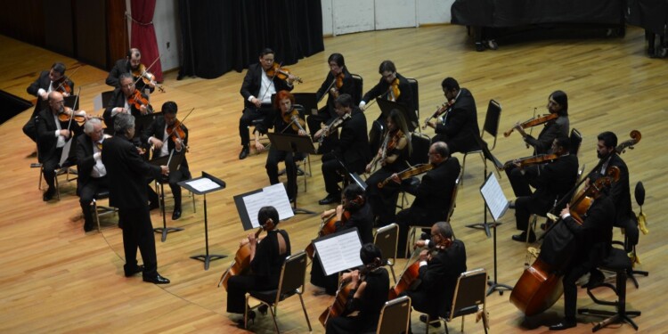 La Orquesta de Cámara de Bellas Artes presenta "Encuentros con las mujeres en la música". Un homenaje al talento femenino con estrenos mundiales y dirección de Gina Enríquez.