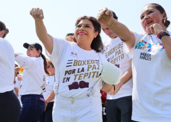 Clara Brugada encabeza la Clase Masiva de Box en Tepito, donde más de 2 mil personas participaron en una jornada por la paz y el deporte.