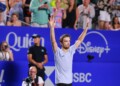 Tomas Machac celebra su primer título ATP tras vencer a Alejandro Davidovich Fokina en la final del Abierto Mexicano Telcel 2025 en Acapulco.