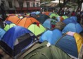Archivo - Migrantes haitianos acampan en la plaza Giordano Bruno en el vecindario de Juárez en Ciudad de México el 18 de mayo de 2023. El Instituto Nacional de Migración informó el jueves 6 de junio de 2024 del desmantelamiento de un campamento en el que había más de 400 migrantes de distintas nacionalidades, ubicado en un barrio centro de Ciudad de México. (AP Foto/Marco Ugarte, Archivo)
